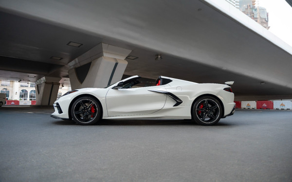  White Chevrolet Corvette Photo 5
