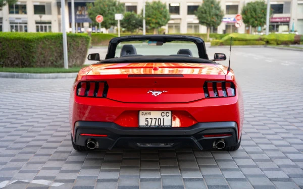  Red Ford Mustang cabrio Photo 5