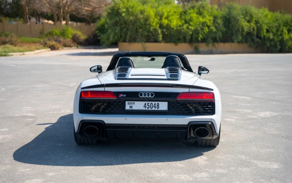  White Audi R8 Spyder Photo 5