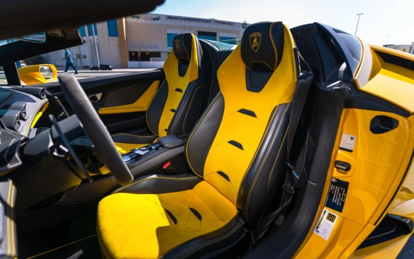  Yellow Lamborghini Evo Spyder Photo 5